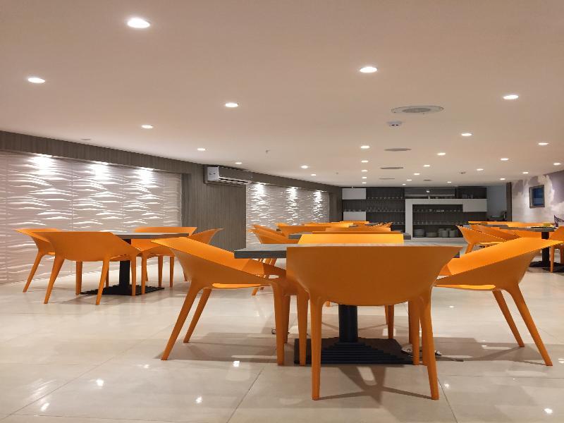 Hôtel Ramada By Wyndham Panama Via Argentina Extérieur photo