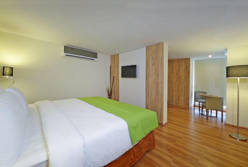 Hôtel Ramada By Wyndham Panama Via Argentina Extérieur photo