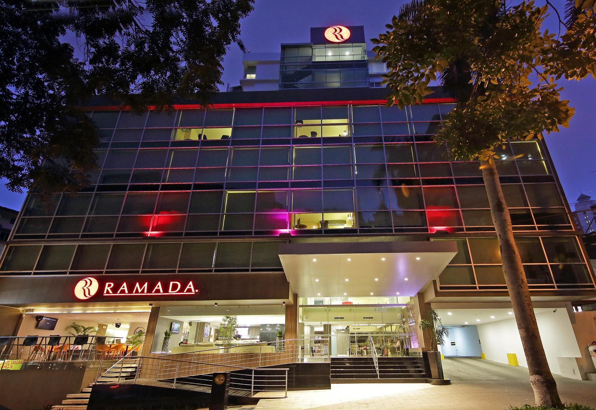 Hôtel Ramada By Wyndham Panama Via Argentina Extérieur photo